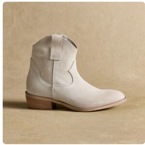 NWT Sundance Juniper Short Boots - 39